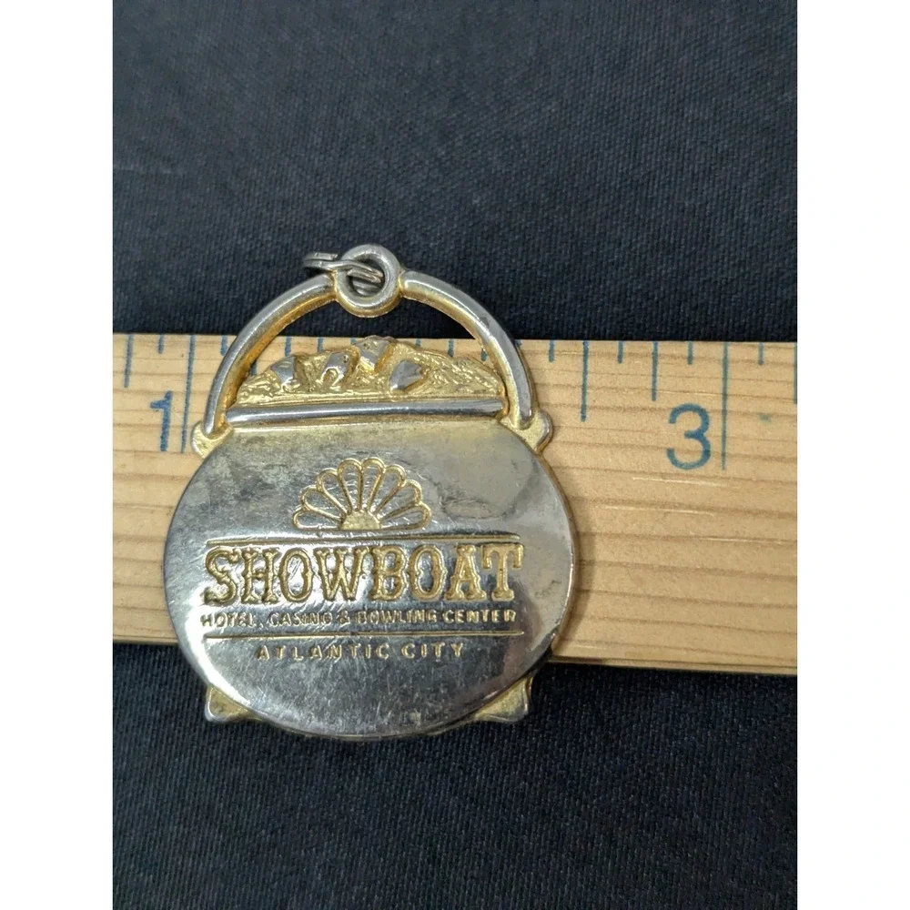 Vintage estate find Showboat Casino Atlantic City pot of gold‎ pendant keychain